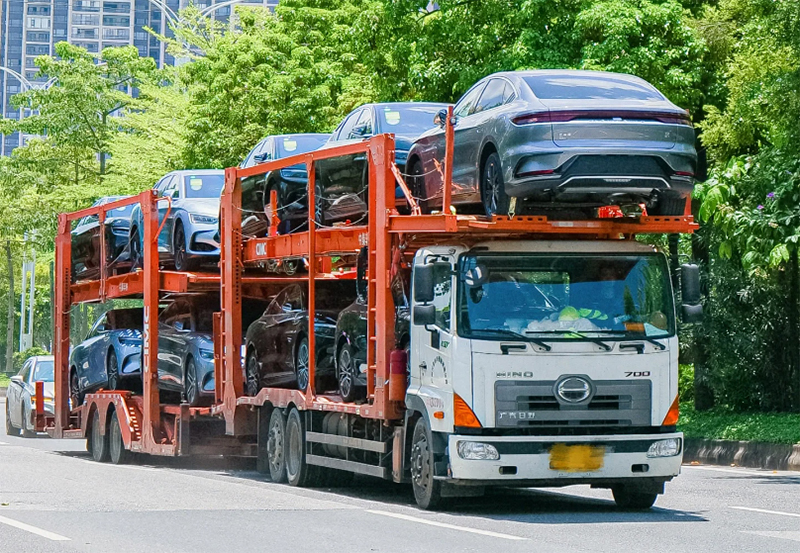 近年來，私家車托運市場競爭日益激烈，為爭奪市場份額，眾多托運公司紛紛打響價格戰，為川渝地區車主帶來福音。本文將深入分析私家車托運價格戰的現狀，并為車主們提供省錢省心的托運選擇建議。